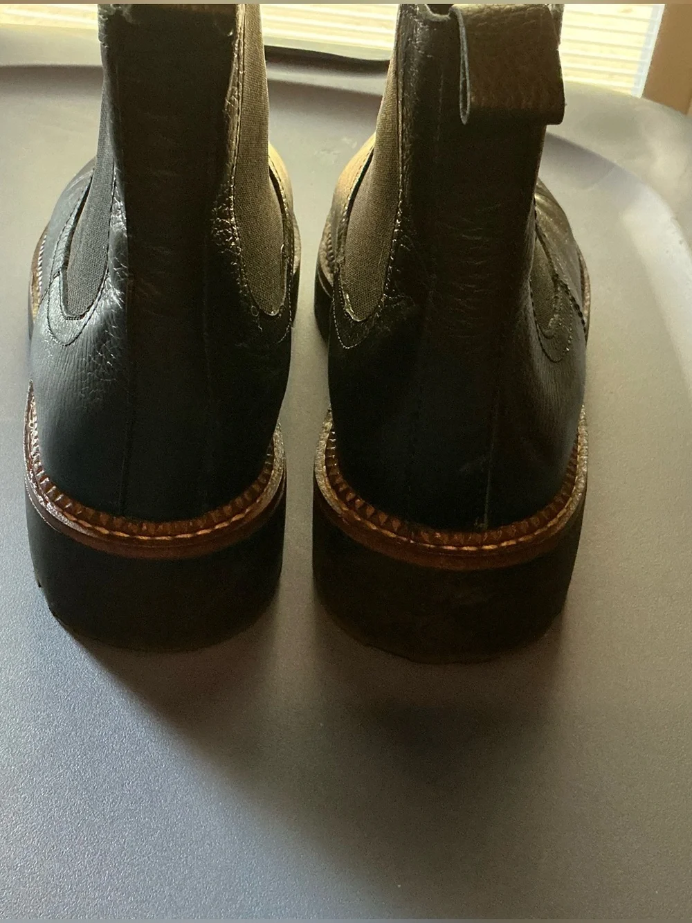 Women's Black Leather Chelsea Ankle Boots Water-Resistant  size 7.5